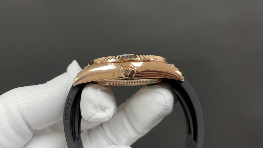 Sky-Dweller rose goud met zwarte Oysterflex-band