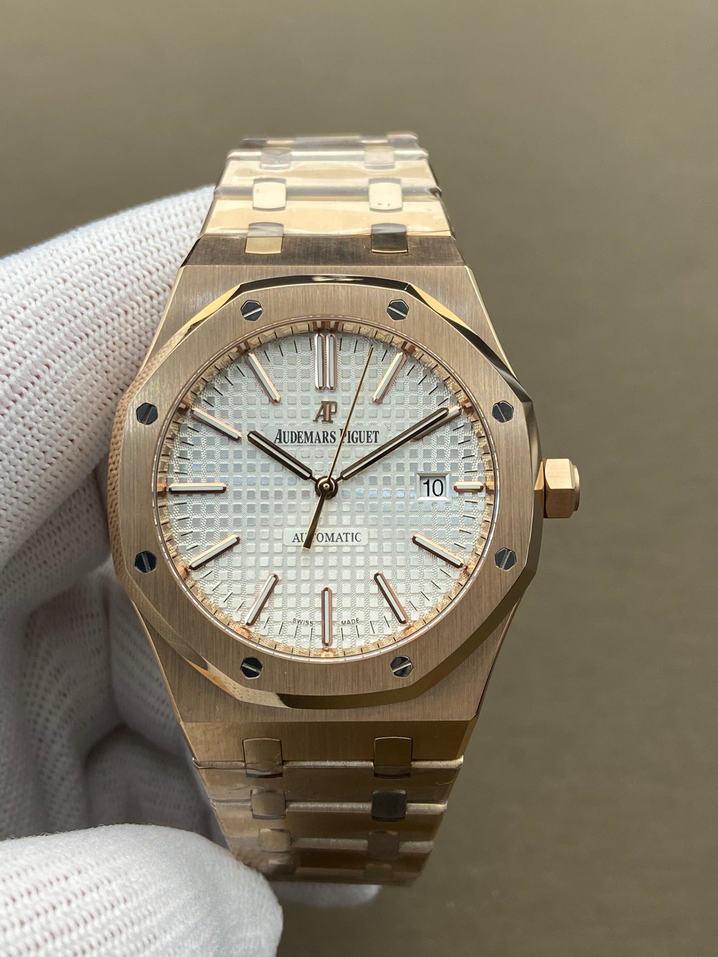 Royal Oak - roségoud met een witte 'Tapisserie' wijzerplaat.