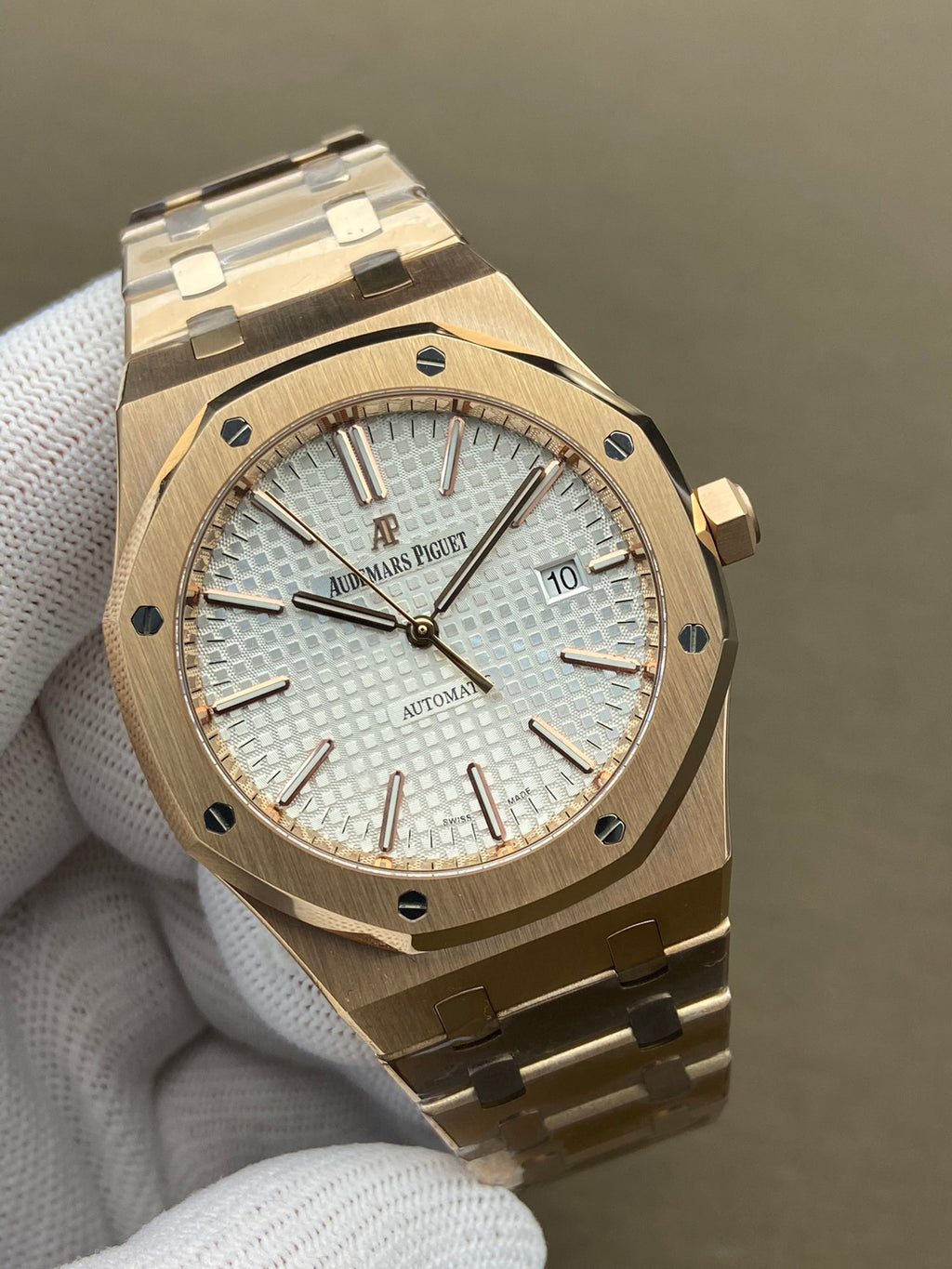 Royal Oak - roségoud met een witte 'Tapisserie' wijzerplaat.