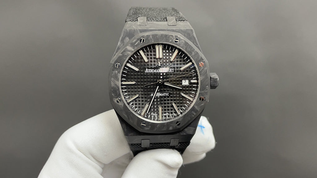 Royal Oak - met behuizing van gesmeed koolstof (forged carbon) en een zwarte wijzerplaat