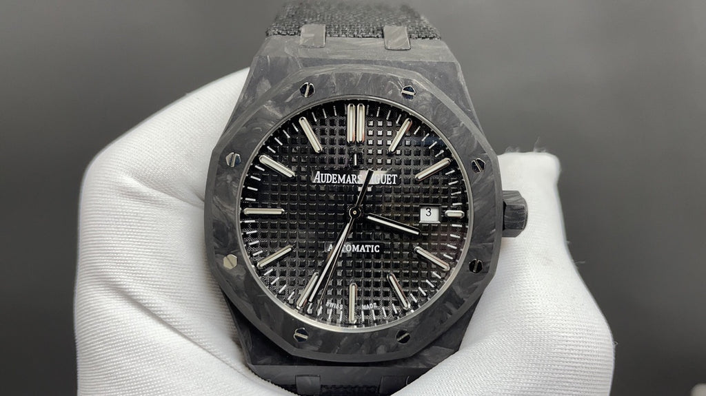 Royal Oak - met behuizing van gesmeed koolstof (forged carbon) en een zwarte wijzerplaat