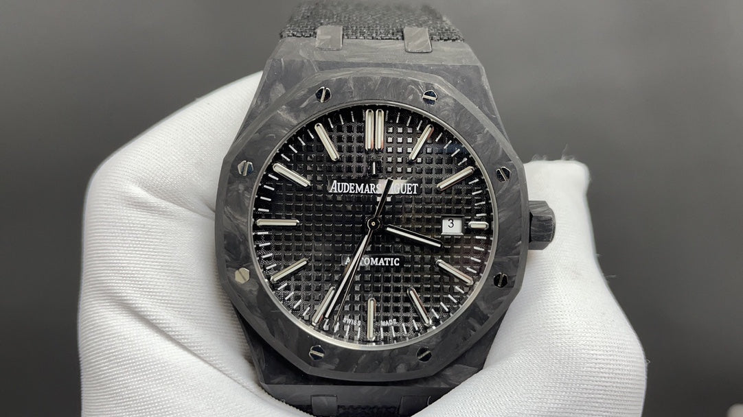 Royal Oak - met behuizing van gesmeed koolstof (forged carbon) en een zwarte wijzerplaat