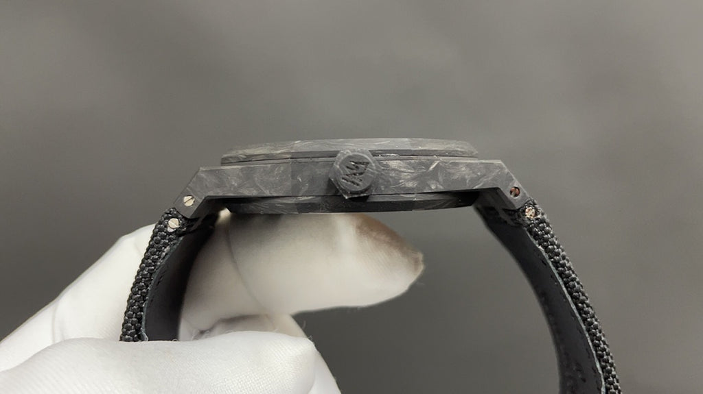 Royal Oak - met behuizing van gesmeed koolstof (forged carbon) en een zwarte wijzerplaat
